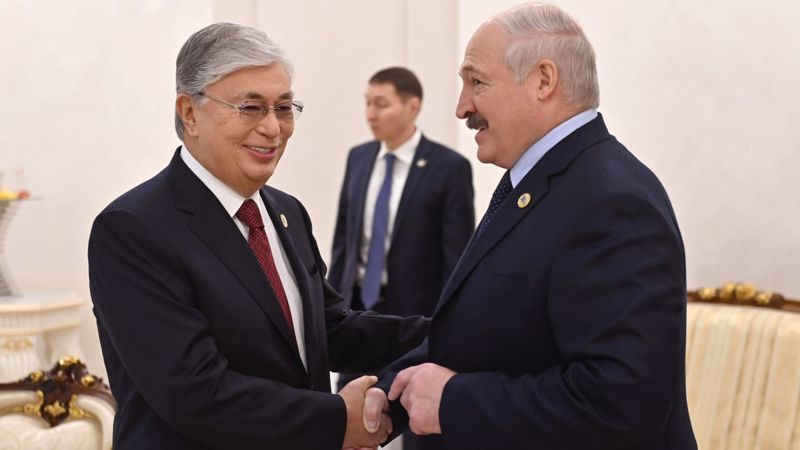 Токаев о приглашении Лукашенко в союзное государство: Я по достоинству оценил его шутку