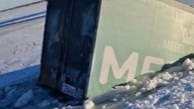 В Карагандинской области машина с детьми провалилась под лед