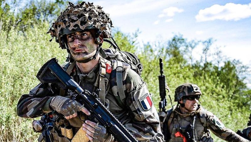 Французский военный на учениях НАТО Ситуация в Украине 6 июня