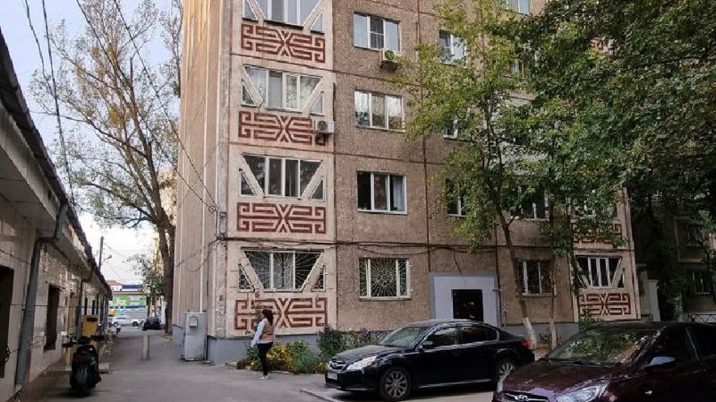 Дом В Алматы напали на женщину с ребенком