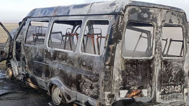 Перевозивший детей на олимпиаду автобус полностью сгорел в Костанайской области 
