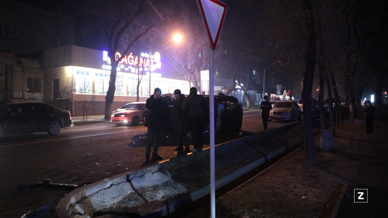 Перевернувшийся автомобиль