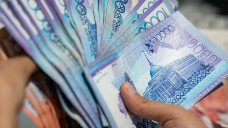 деньги Почему нельзя разрешить казахстанцам снять все накопления на лечение и покупку жилья