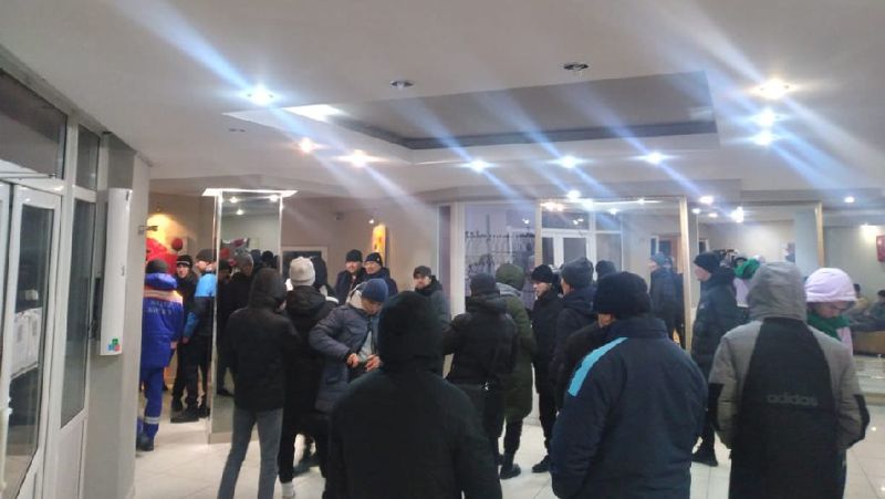 В Павлодаре из гостиницы эвакуировали 200 человек из-за пожара