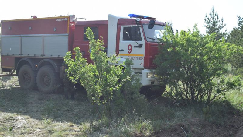 Второй день тушат сильный пожар в Акмолинской области