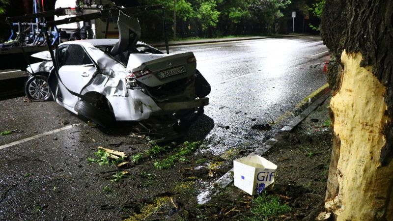 В Алматы во время проливного дождя произошло ДТП В Алматы во время проливного дождя произошло ДТП в районе Медео