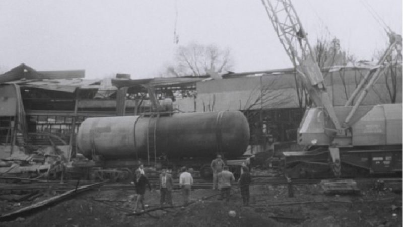 На подъездных путях железнодорожной станции «Алматы-2» 22 мая 1989 года столкнулись два маневровых тепловоза