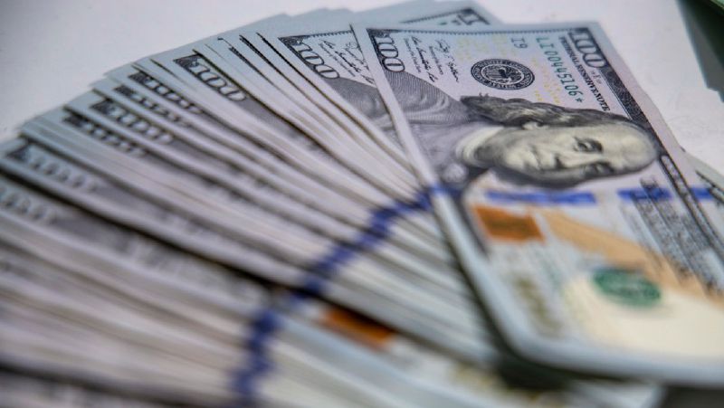 Доллары Курс доллара немного снизился на торгах 1 декабря
