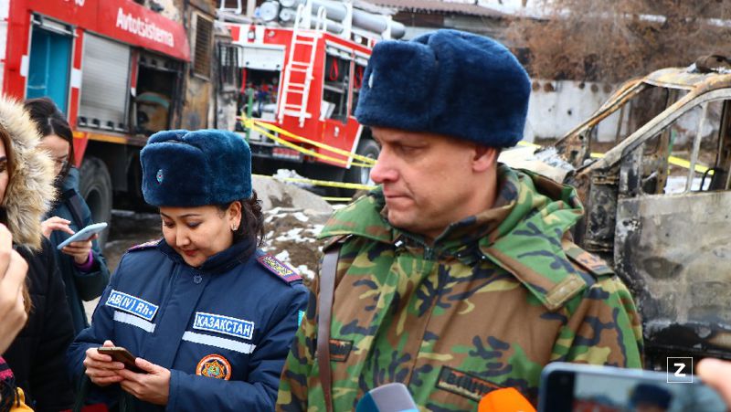 Оперативный дежурный Службы пожаротушения ДЧС Алматы