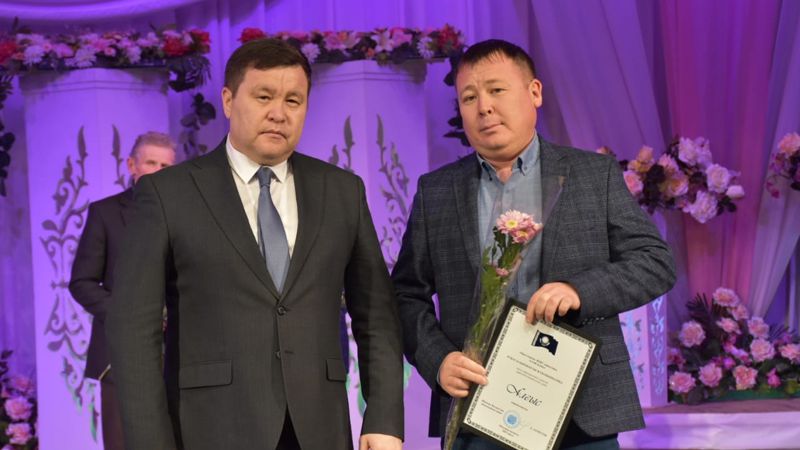 В районе Алтай наградили работников сельского хозяйства