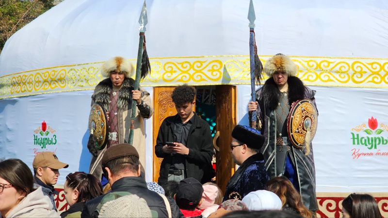 Алматинцы отмечают Наурыз: На площади 