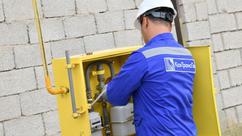 В двух микрорайонах Шымкента провели природный газ и качественное электричество