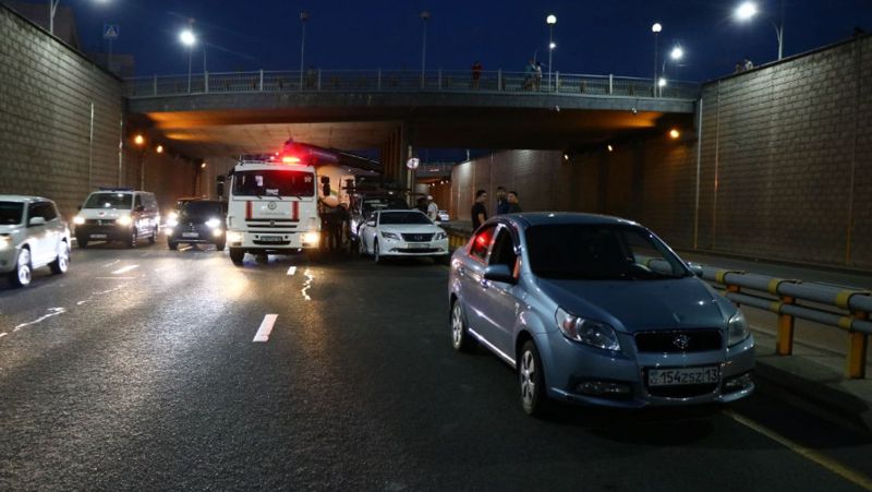 Бетономешалка протаранила 4 автомобиля в Алматы