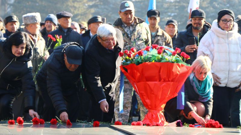 В Алматы почтили память воинов-афганцев