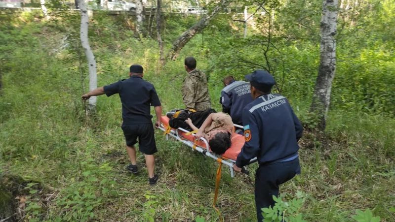 Спасатели эвакуируют парня Упал с горы "Туфелька"