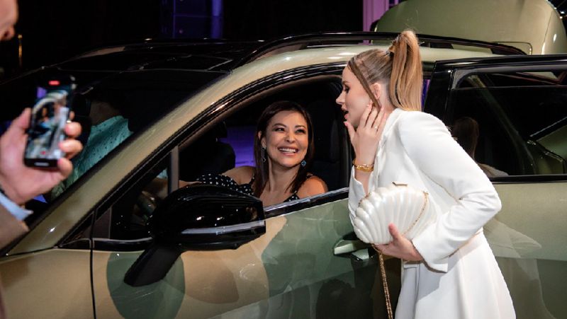 выставка машин, старт продаж