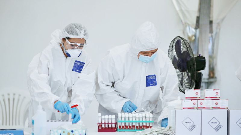 Медики, тест на коронавирус COVID-19, заболеваемость