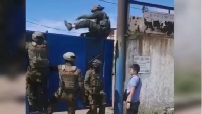 Полиция қызметкерлері Жезқазған, көліктегі полиция, рельс, ұрлық, топтық қылмыс