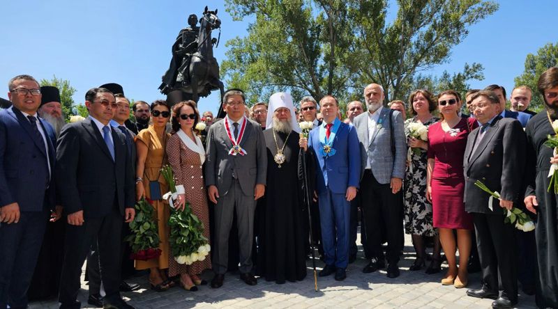 В Алматы открыли памятник Александру Невскому