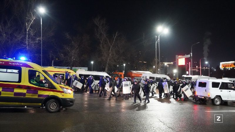 беспорядки в Алматы митинги, скорая, нападение