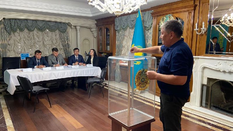казахстанцы голосуют за рубежом 