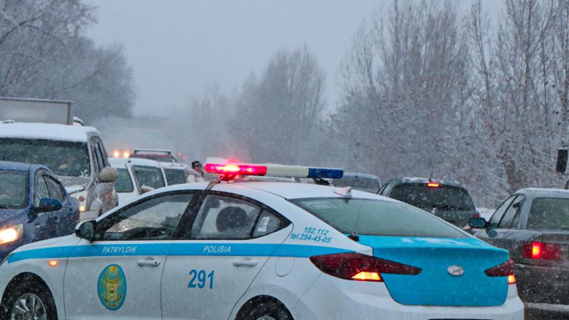 Полицейский автомобиль, зима Массовое ДТП