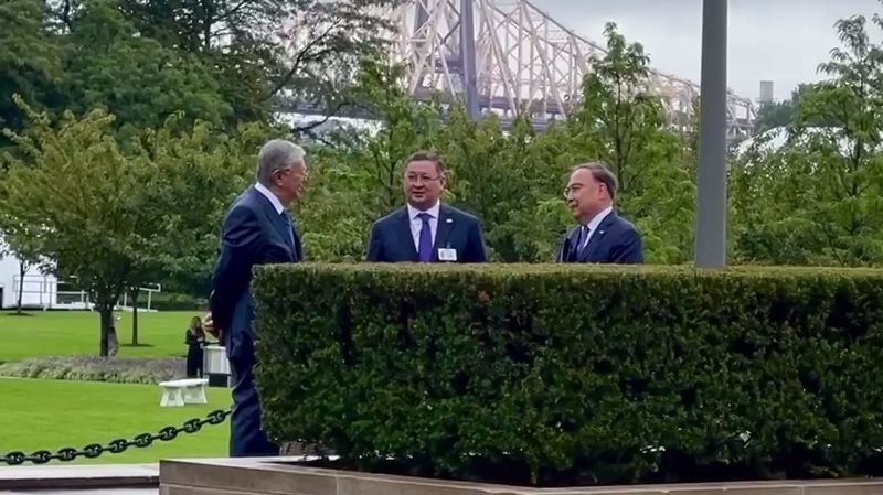 Неожиданный разговор Токаева во дворе штаб-квартиры ООН попал на видео
