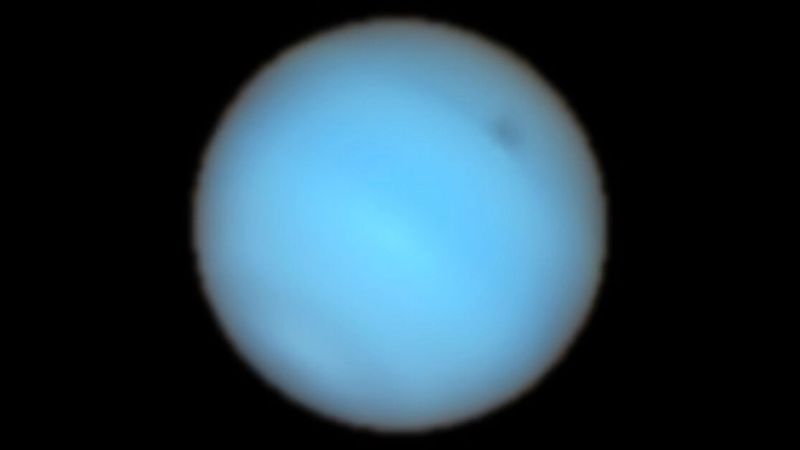 темное пятно на Нептуне