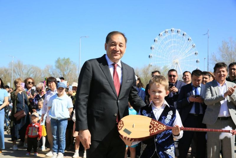Шесть тысяч домбристов провели Dombyra party в Актюбинской области