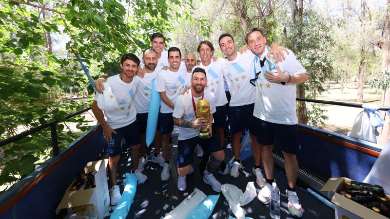 Месси посвятил победу на ЧМ Марадоне и прошлым поколениям сборной Аргентины