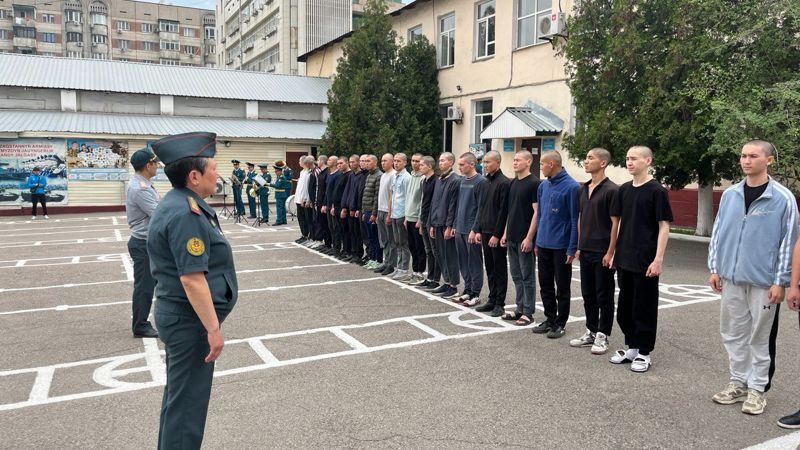 призывников тожественно проводили на воинскую службу