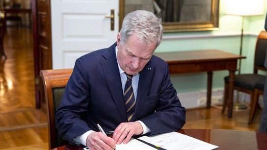 президент Финляндии Законы о вступлении в НАТО подписал президент Финляндии
