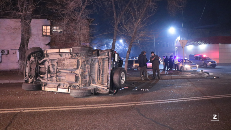 Перевернувшийся автомобиль