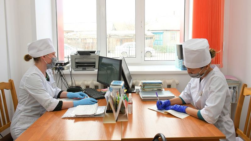 В Казахстане утвердили правила выдачи личных медицинских книжек