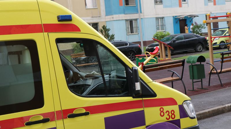 Футбольные ворота упали на ребенка в Темиртау 