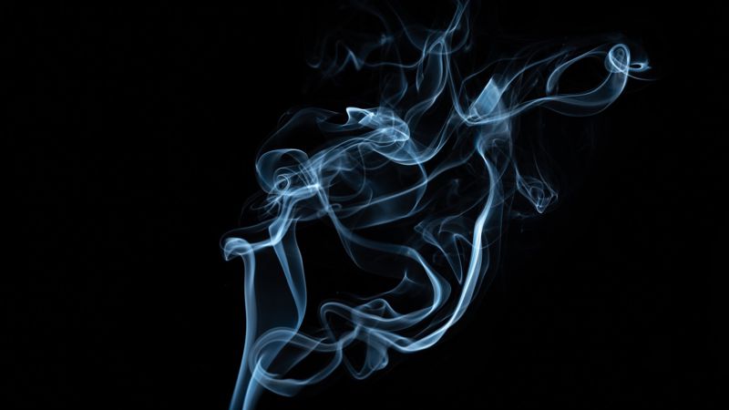 Почему борцы с курением против перехода на менее вредные электронные сигареты