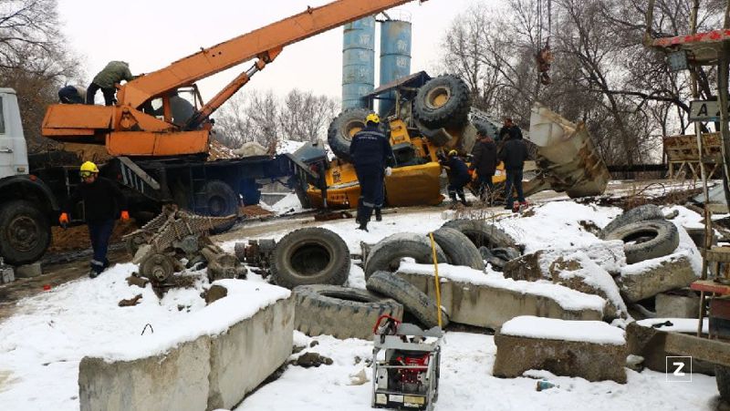 упал погрузчик ЧП на производстве