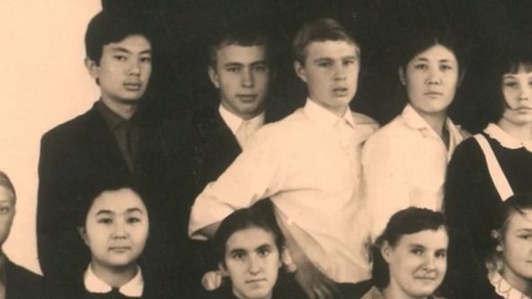 Что одноклассники Токаева рассказали о нем в фильме об алматинской школе № 25