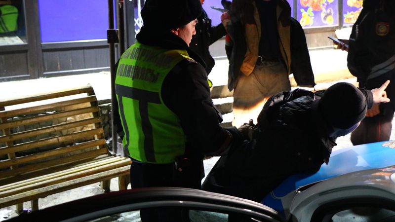 В Алматы задержали двух мужчин с обрезом в нетрезвом состоянии