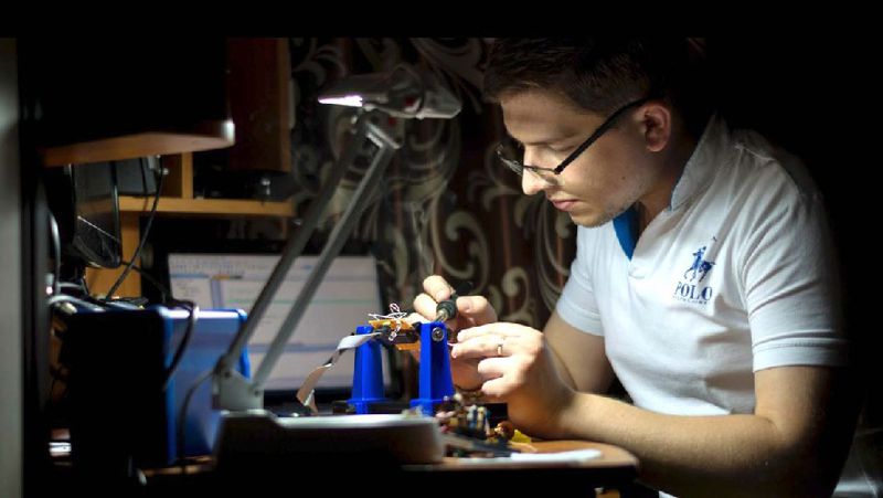 Молодой ученый рассказал Токаеву о создании отечественных аккумуляторов