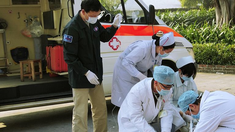 44 школьника попали в больницу, отравившись запахом духов 