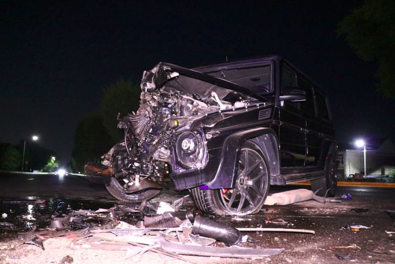 Mercedes врезался в автопоезд в центре Алматы