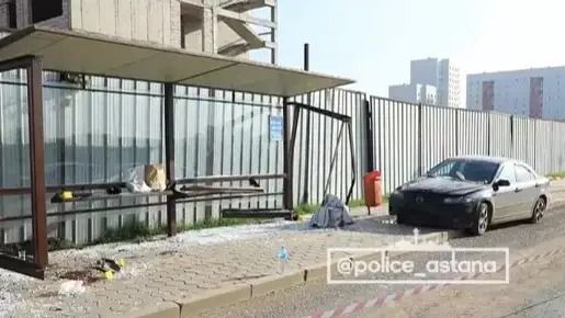 Аялдамаға соғылған Mazda Аялдамаға соғылған Mazda, Астана