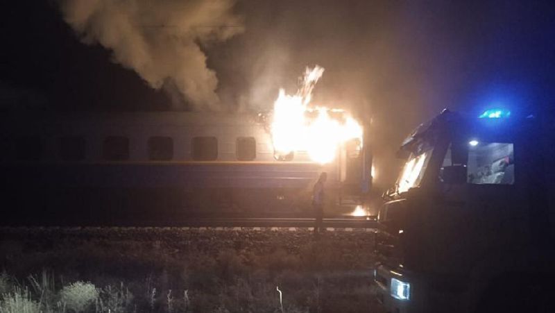 Пассажирский поезд загорелся в Жамбылской области
