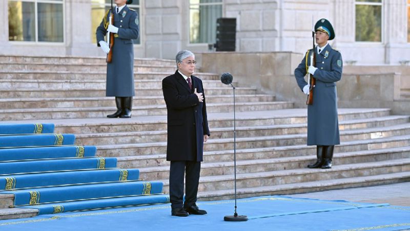 Токаев принял участие в церемонии поднятия флага