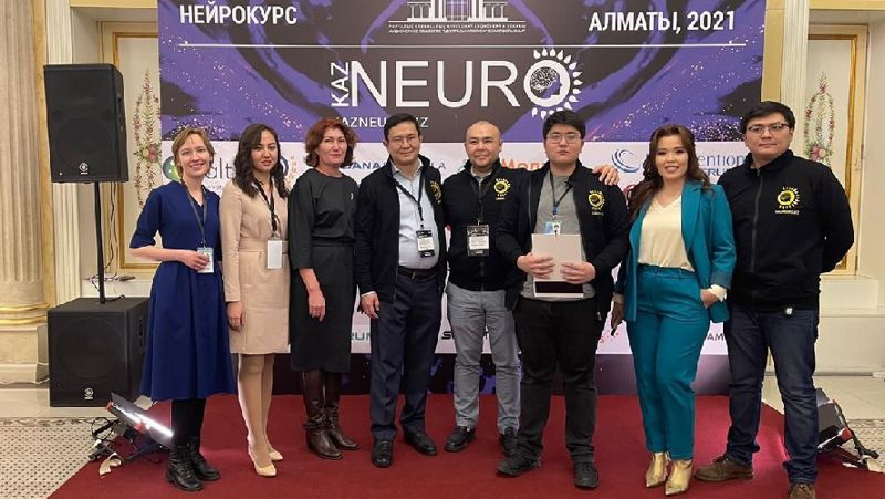 участники дискуссионного нейрокурса Руководитель курса Мынжылкы Бердиходжаев