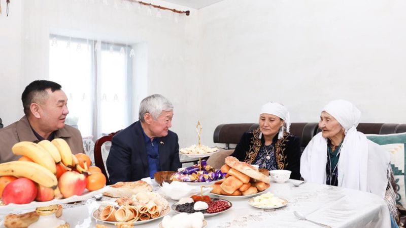 Бердибек Сапарбаев, Кульбарам Сугирова Поздравление 8 марта
