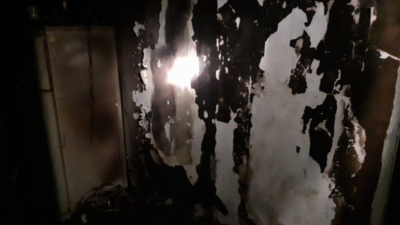 Пожар в микрорайонах Алматы, вскрытие решетки