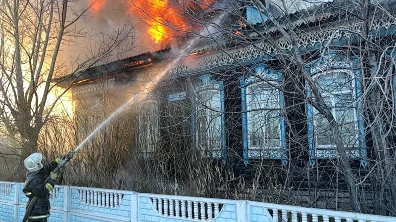 пожар Дом, которому почти полтора века горел в Карагандинской области