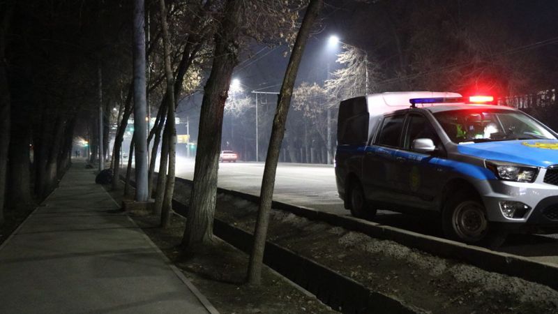 Мопед врезался в Subaru Legacy в Алматы